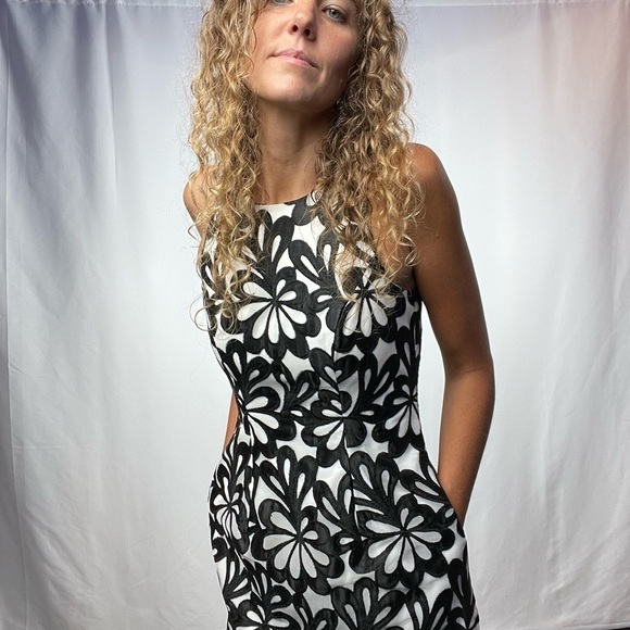 Aidan Mattox Sleeveless Floral Fit and Flare Dress in Black White Size 0‎ - Picture 2 of 9
